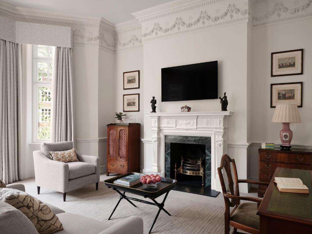 Chelsea Garden Suite - Image 9