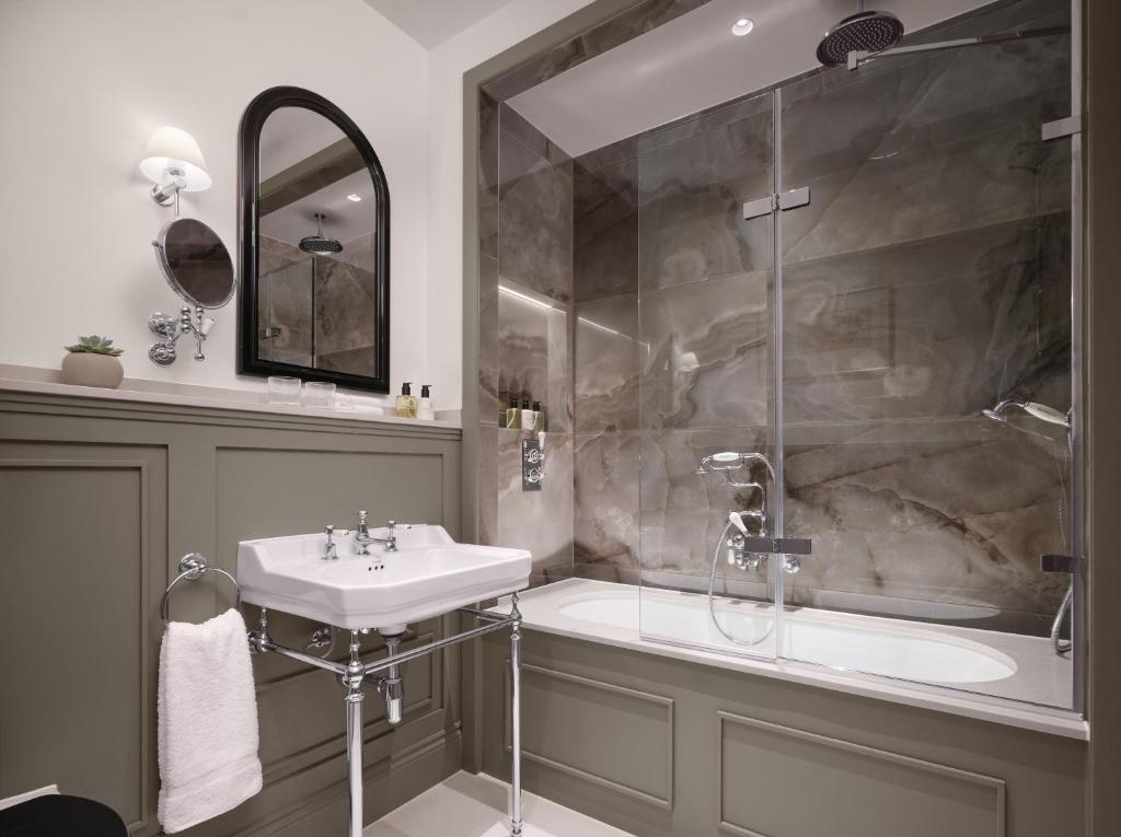 Chelsea Junior Suite - Image 2