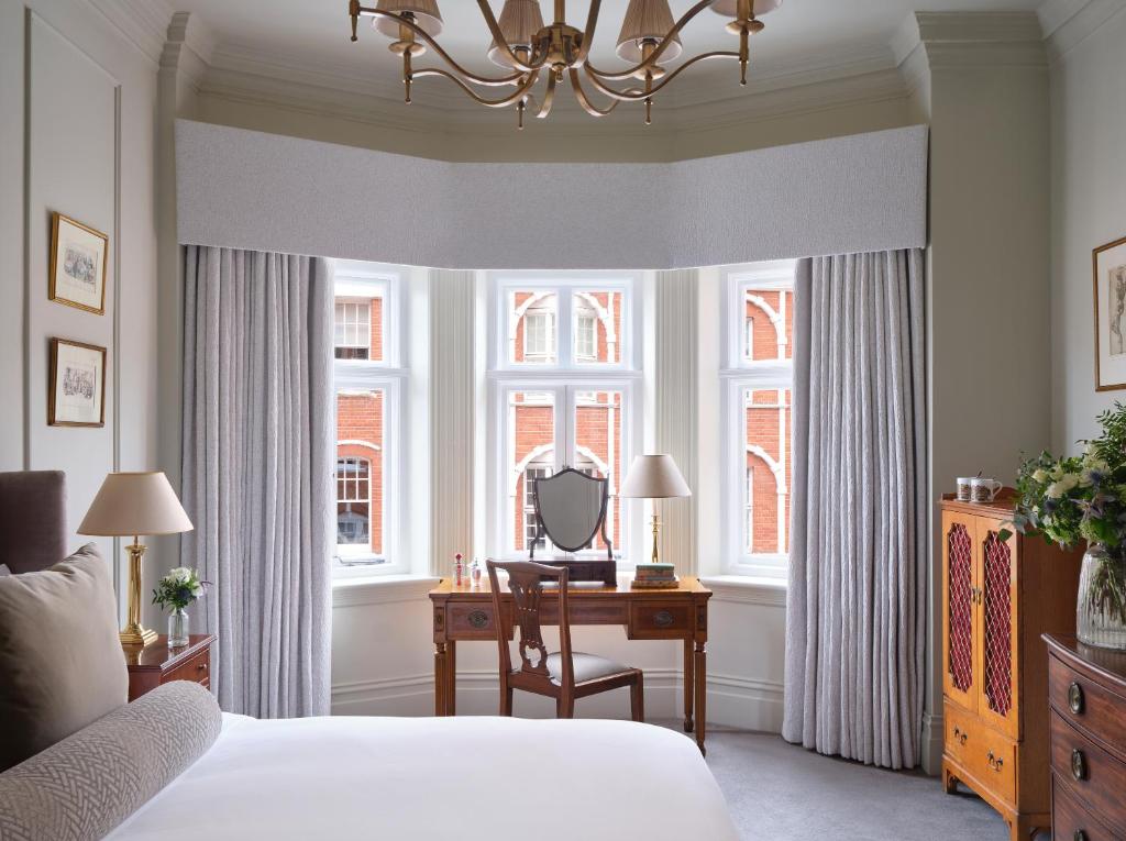 Chelsea Junior Suite - Image 5