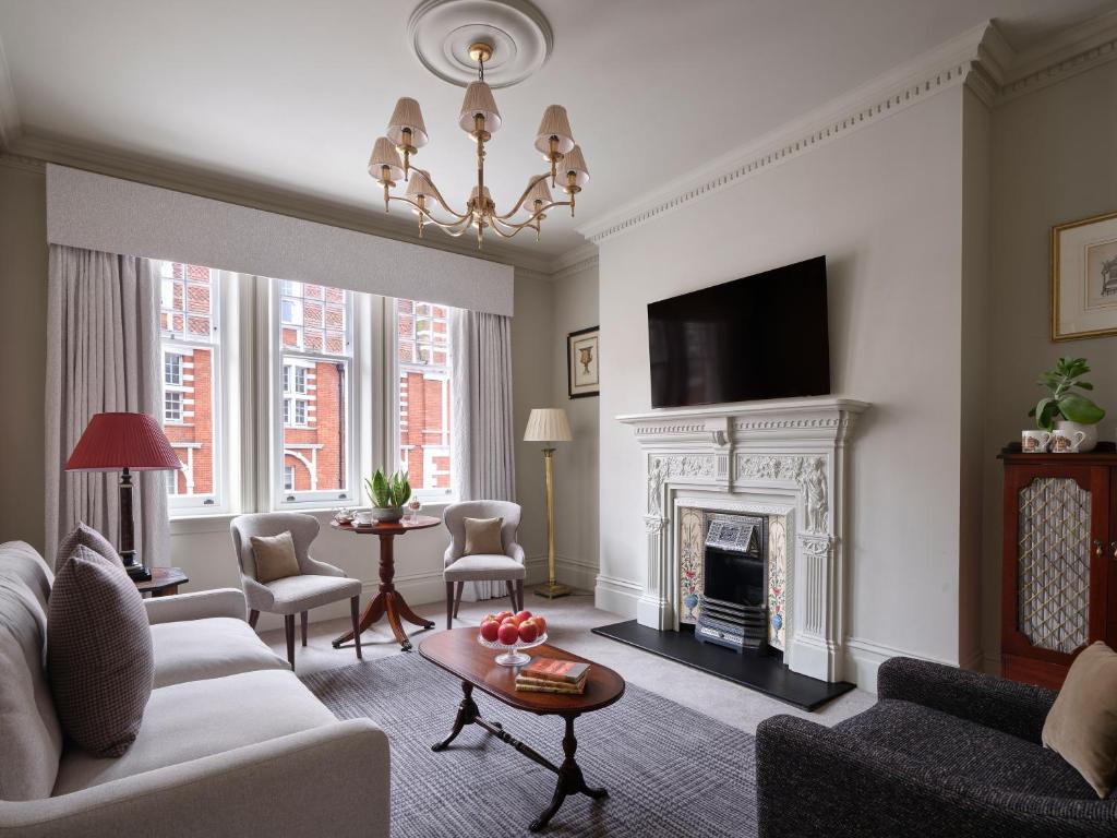 Chelsea Junior Suite - Image 1