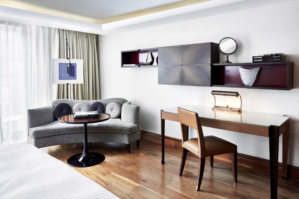 Contemporary Deluxe Room - Image 2