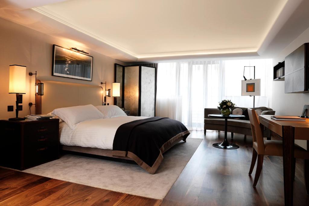 Contemporary Deluxe Room - Image 4