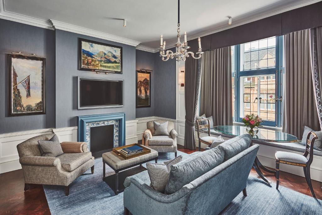 Grosvenor Suite - Image 1