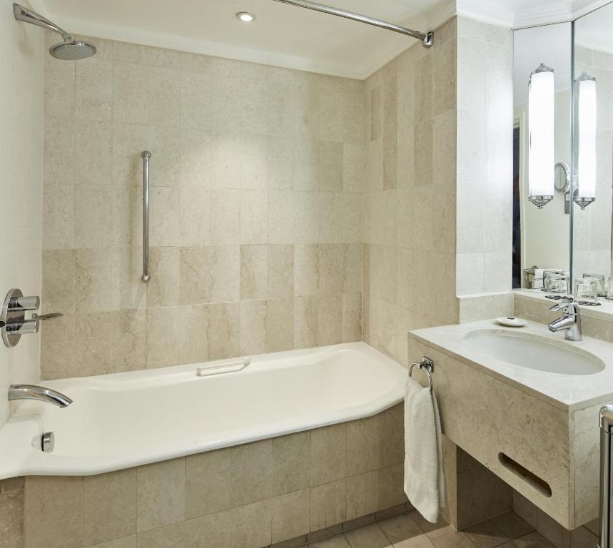Standard Double Room - Image 7