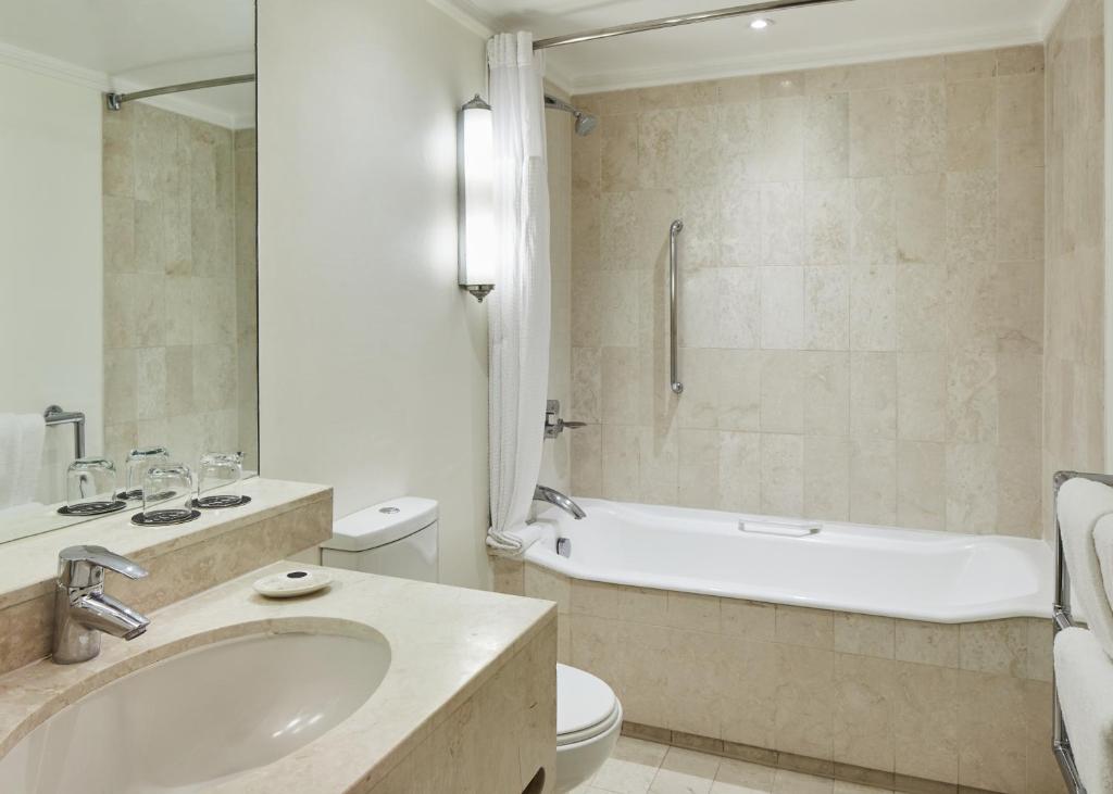 Superior Twin Room - Image 6