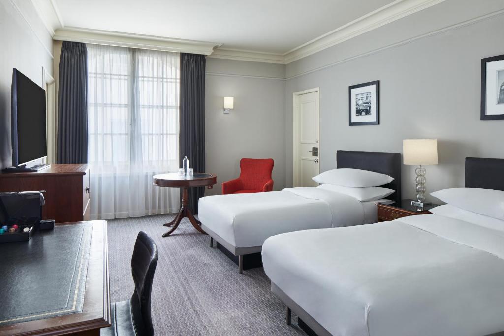 Superior Twin Room - Image 1