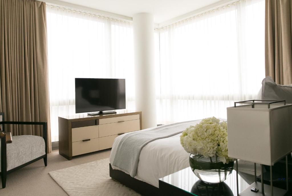 Hudson Square One-Bedroom Suite - Image 1