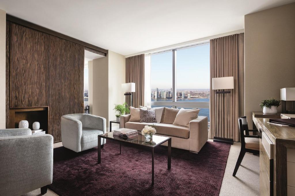 Skyline View One-Bedroom Suite - Image 2