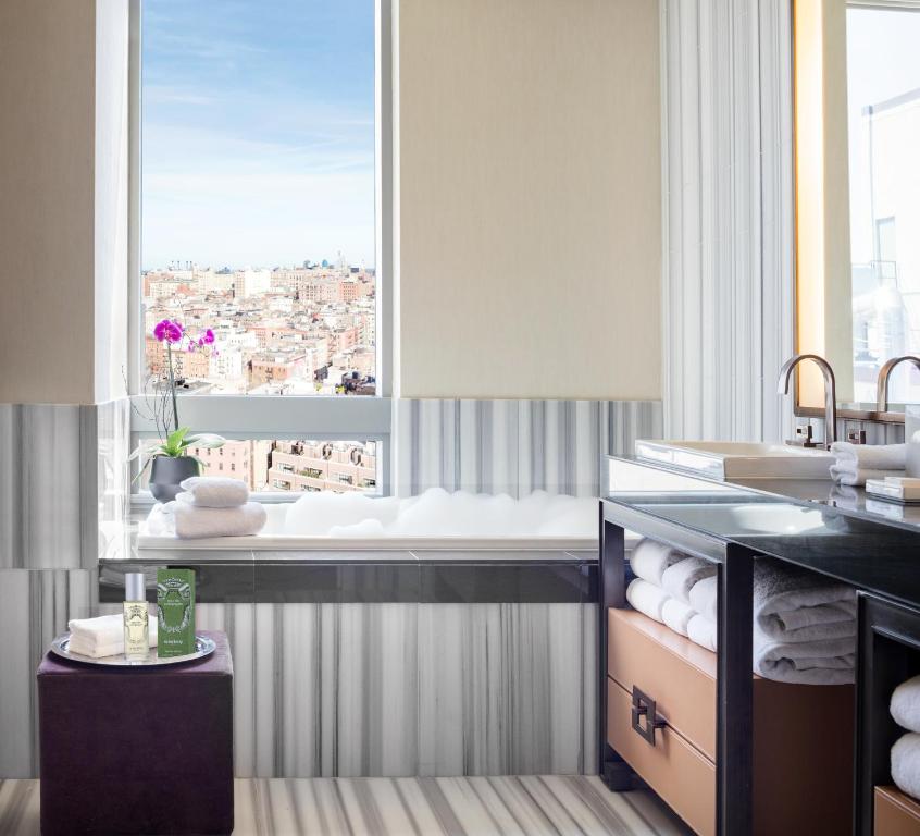 Skyline View One-Bedroom Suite - Image 6