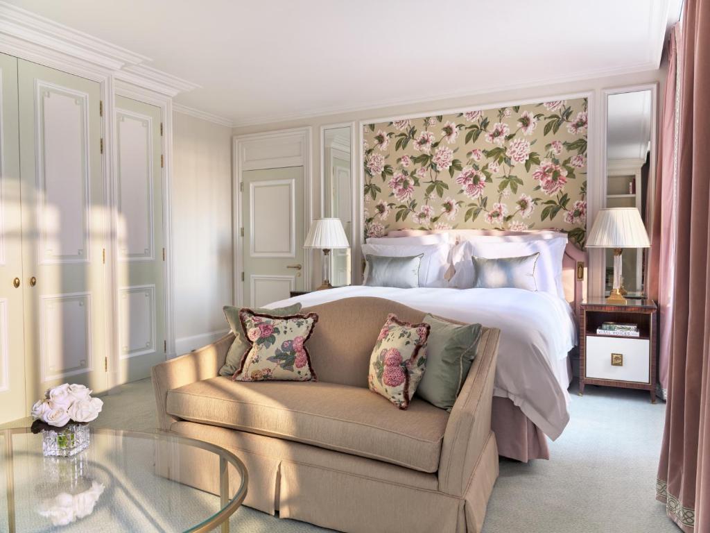 Deluxe King Room - Image 2