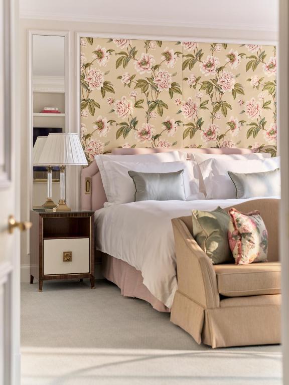 Deluxe King Room - Image 6