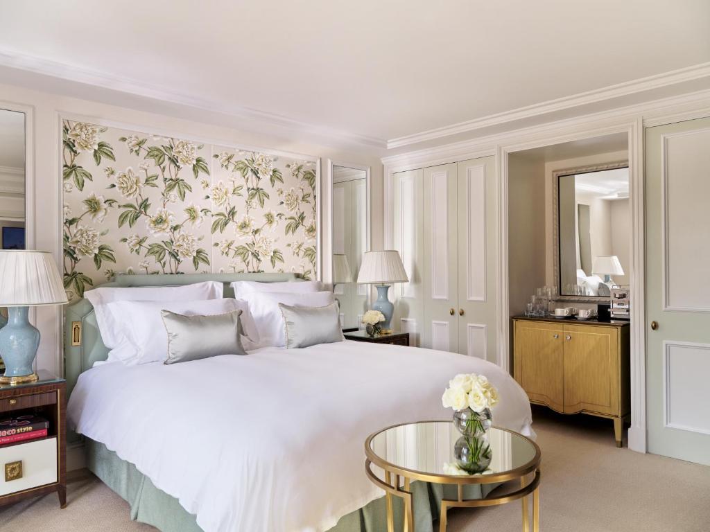 Deluxe King Room - Image 7