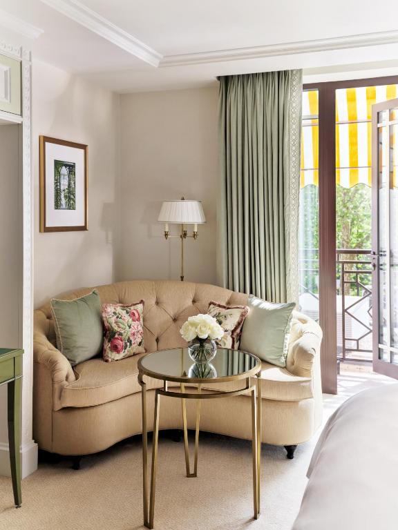 Deluxe Park View Room - Image 12