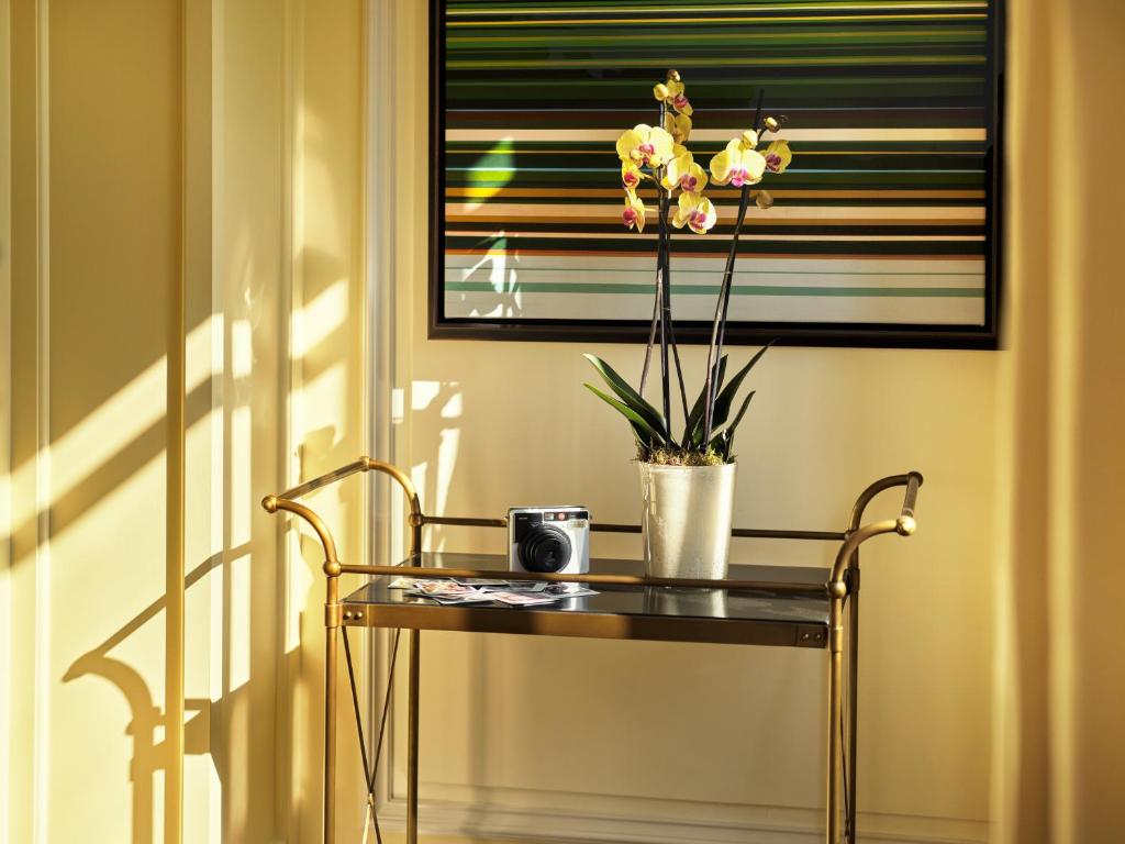 Dorchester Suite - Image 12
