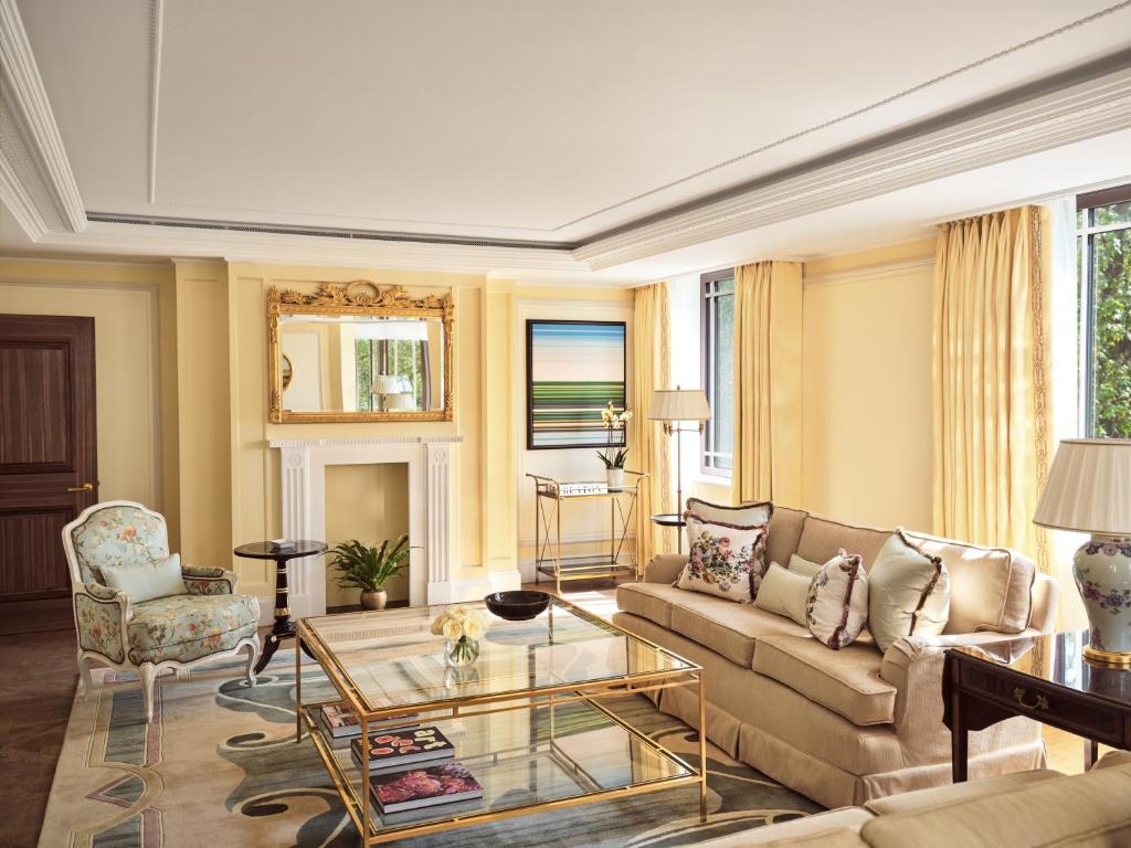 Dorchester Suite - Image 1