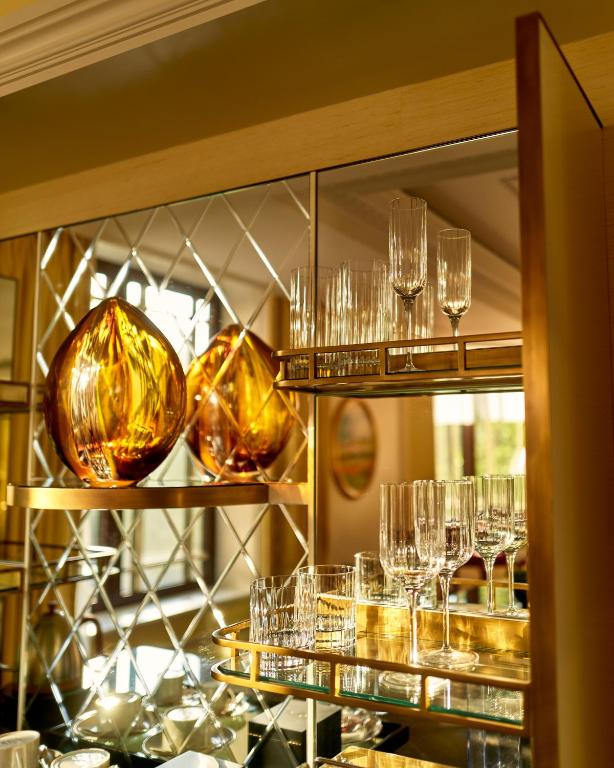 Dorchester Suite - Image 6