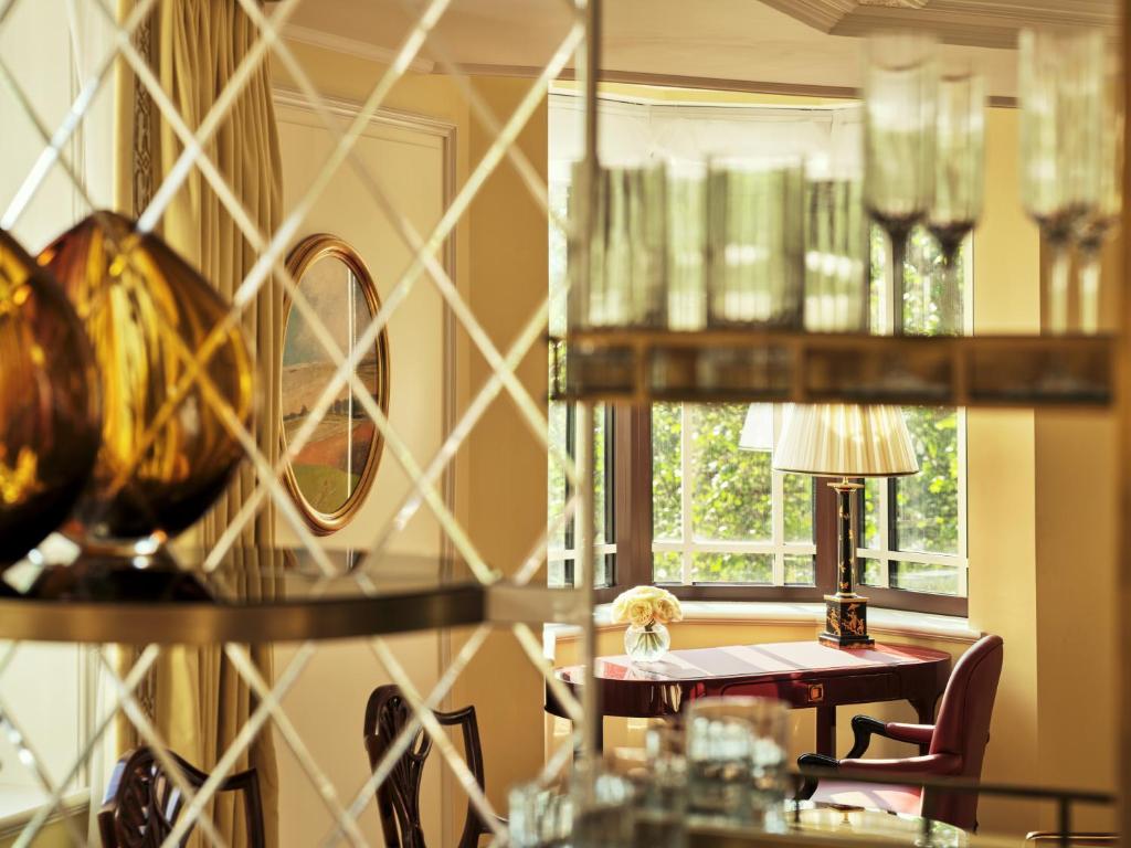 Dorchester Suite - Image 8
