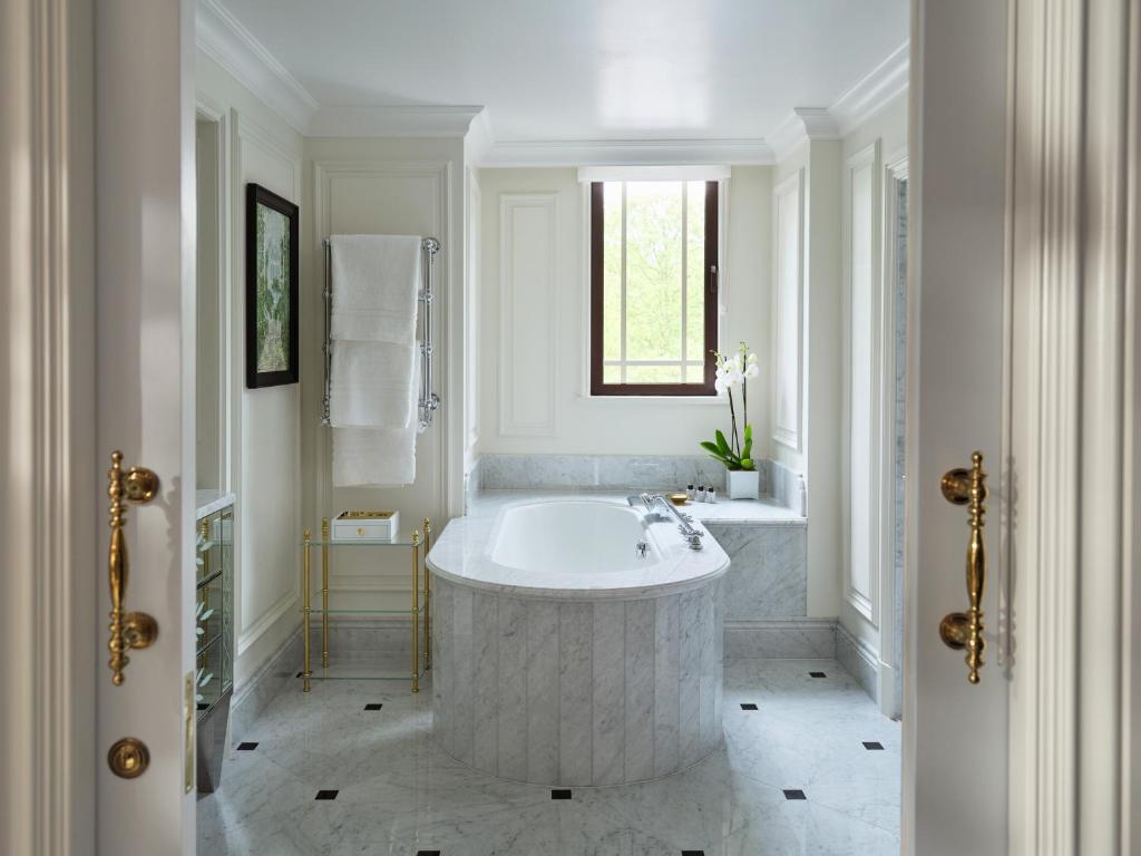 Hyde Park Suite - Image 12