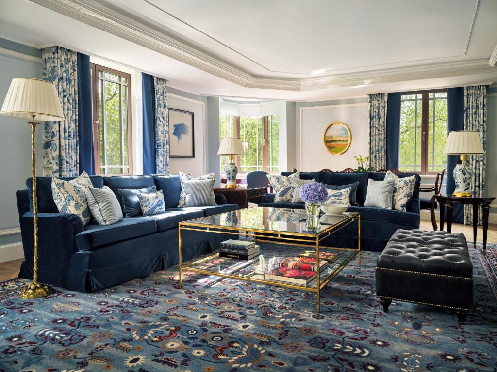 Prestige Dorchester Suite - Image 1