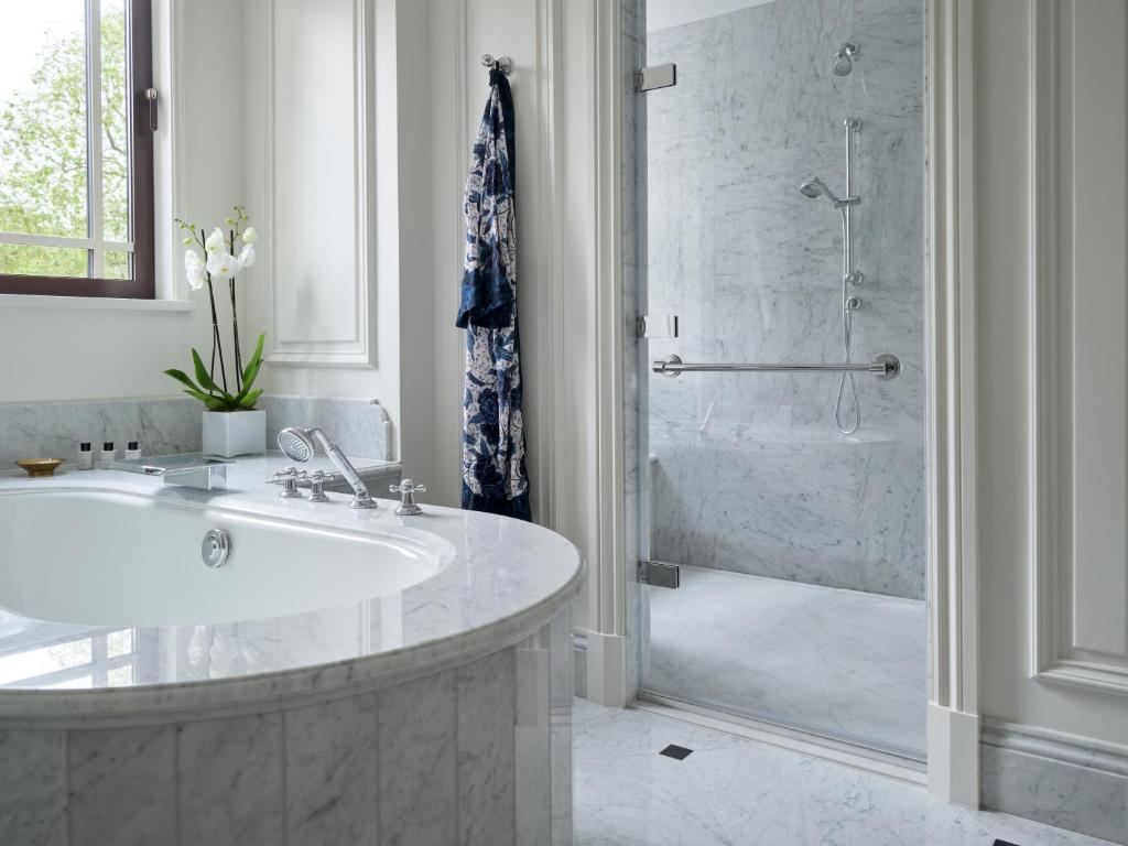 Prestige Dorchester Suite - Image 4