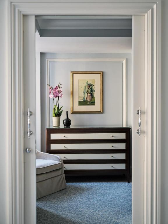 Prestige Dorchester Suite - Image 9