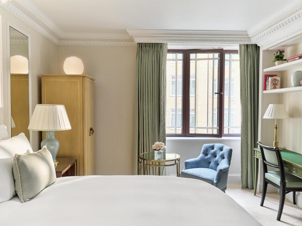 Superior King Room - Image 5