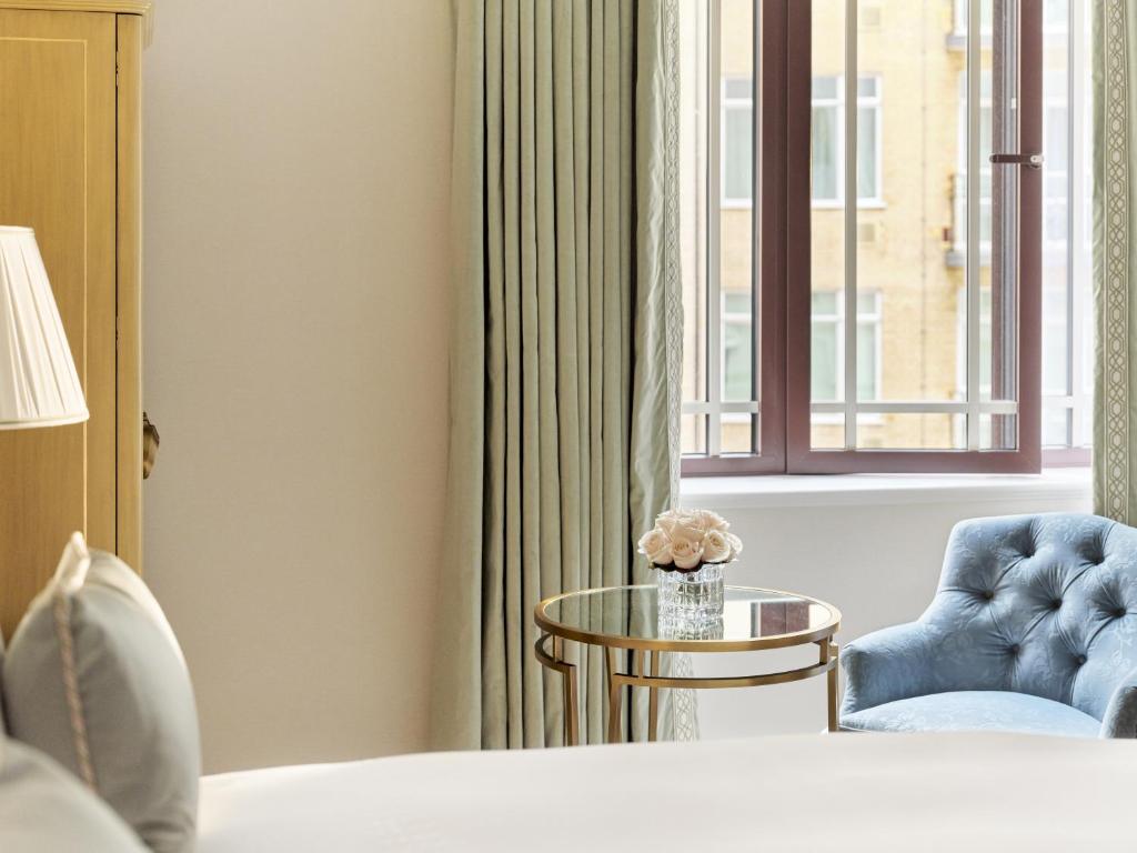 Superior King Room - Image 6