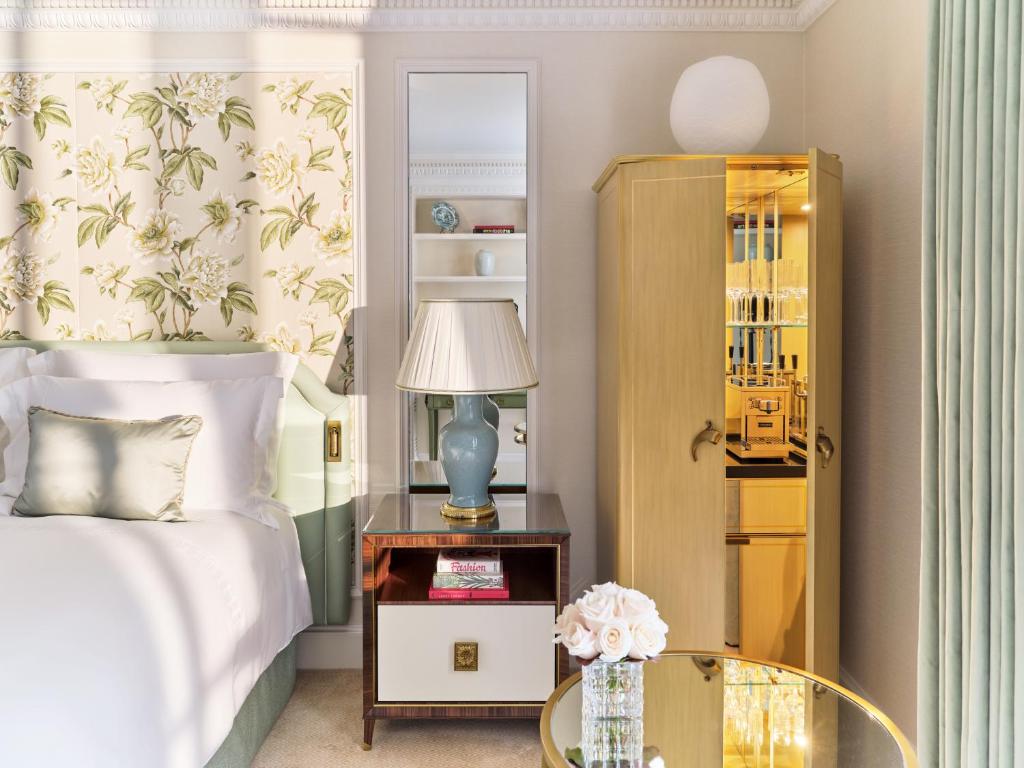 Superior King Room - Image 7