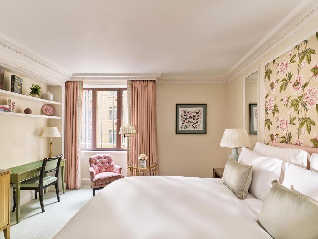 Superior King Room - Image 10