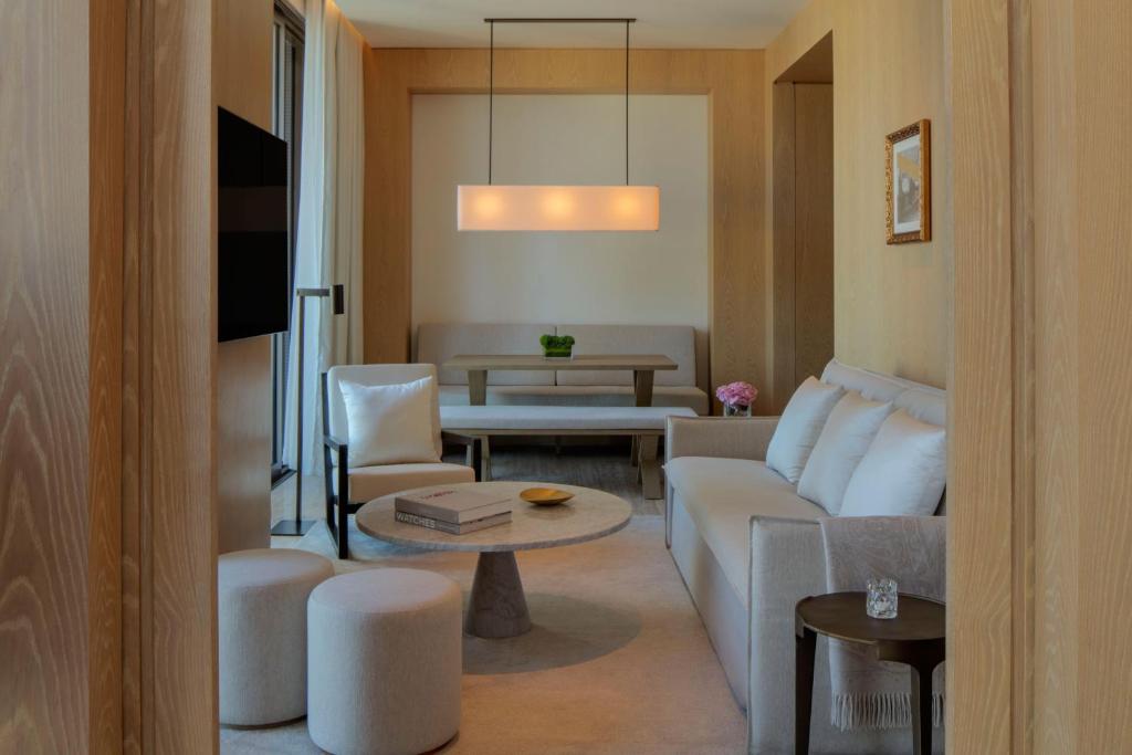 One-Bedroom Superior King Suite with Balcony - Image 2