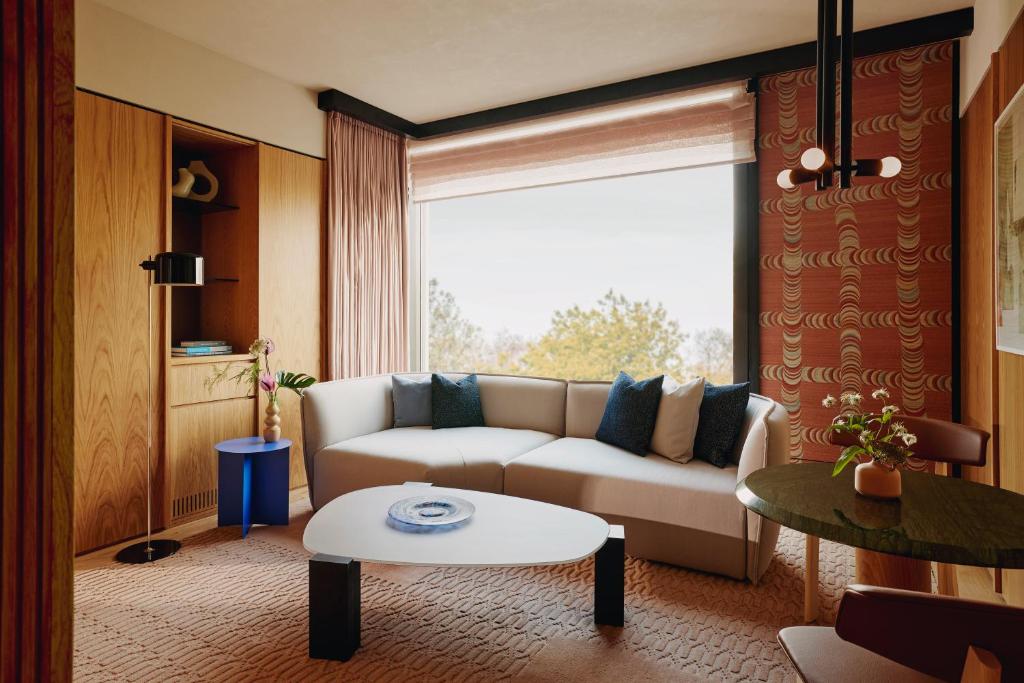 Balcony Park Suite - Image 2