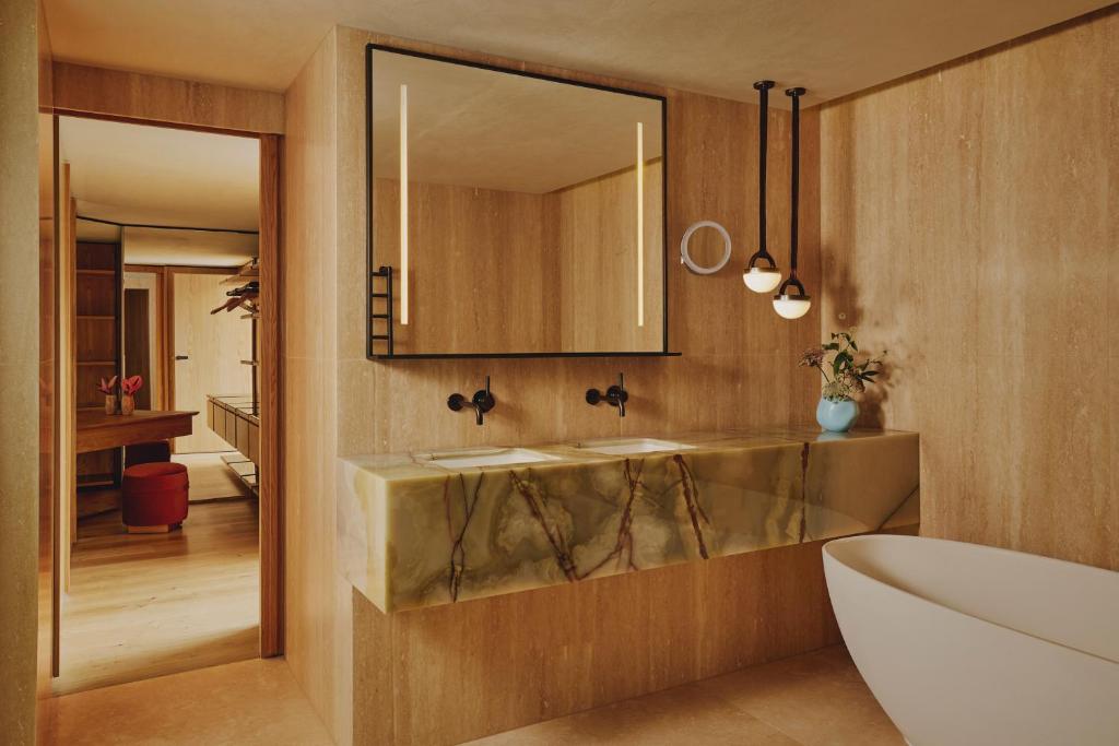 Balcony Park Suite - Image 4