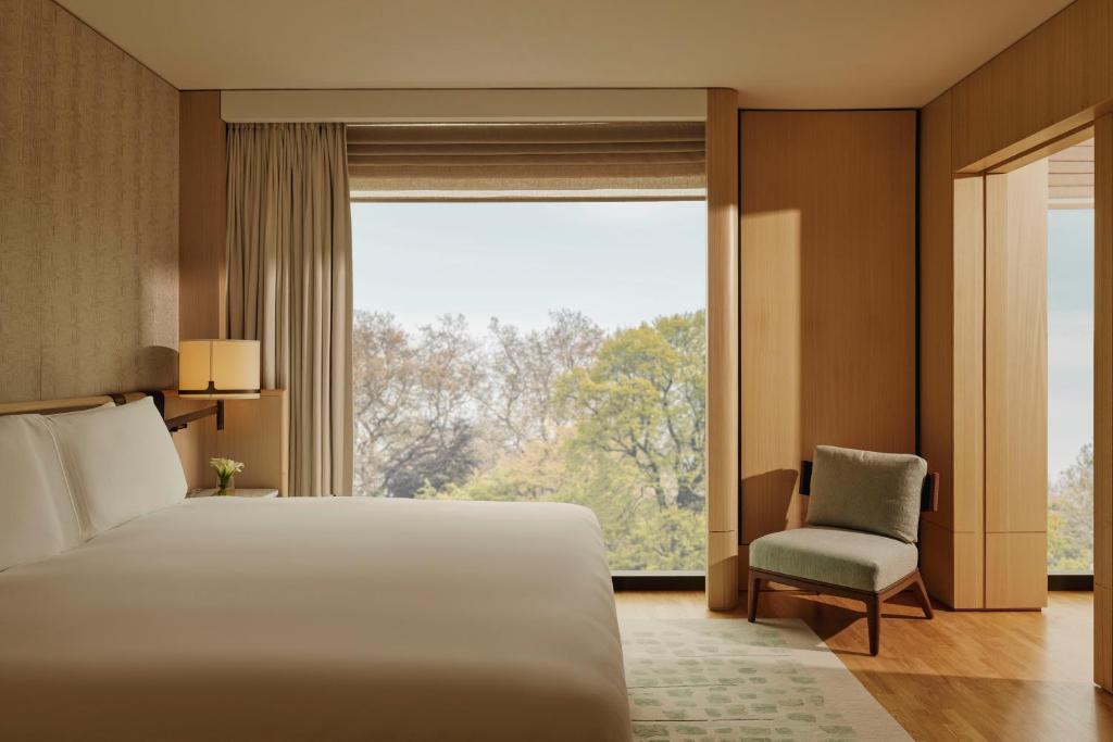 Corner Park Suite - Image 4