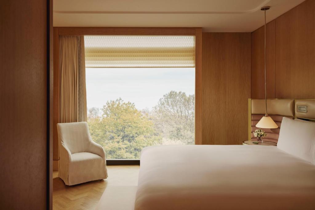 Corner Park Suite - Image 8