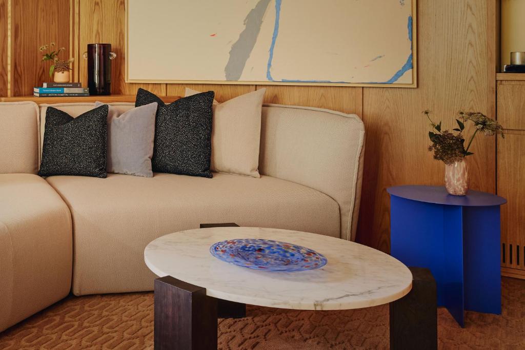 Courtyard Studio - Image 3