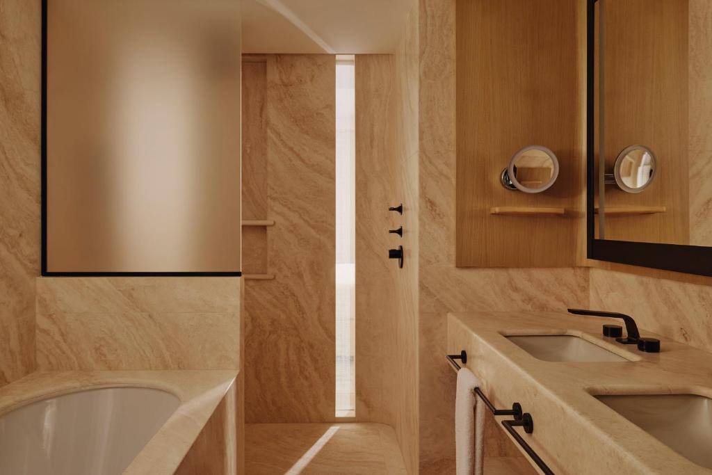Deluxe Courtyard Studio - Image 3