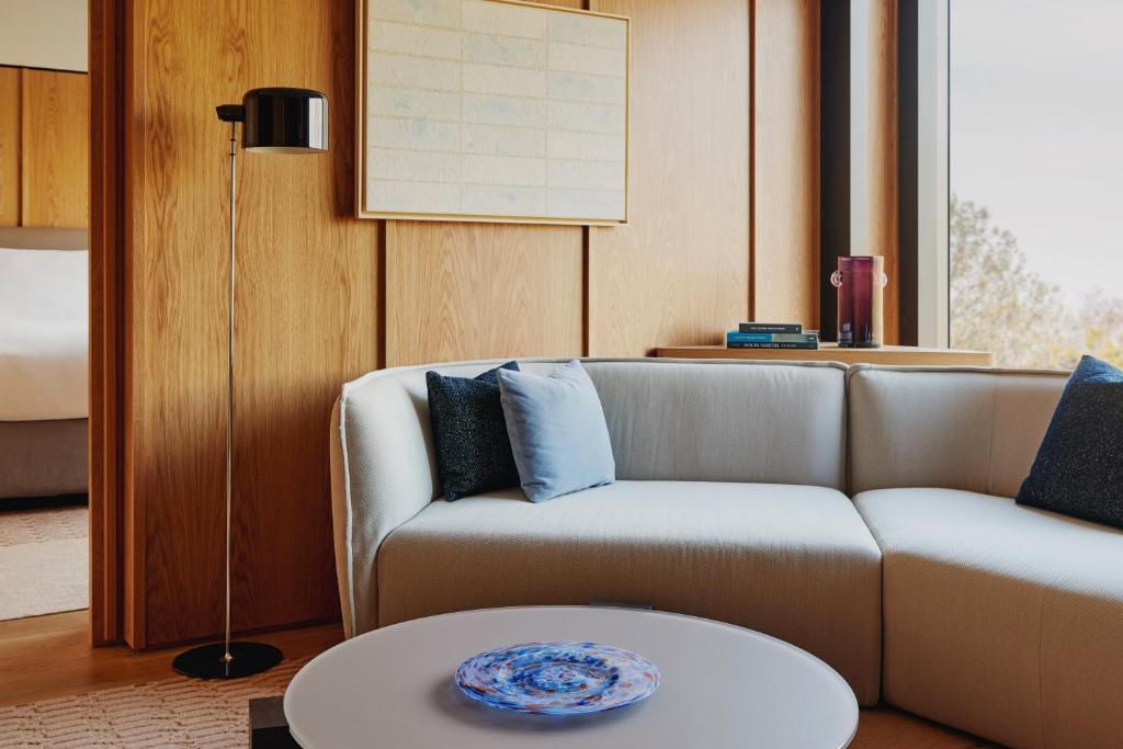 Deluxe Park Junior Suite - Image 2