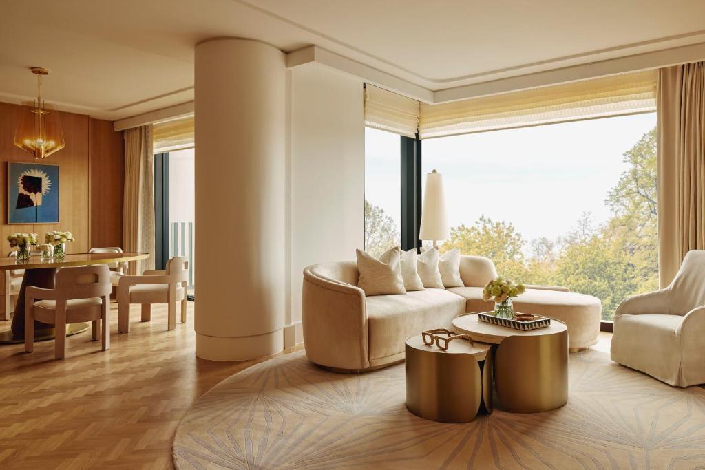 Hyde Park Balcony Suite - Image 1