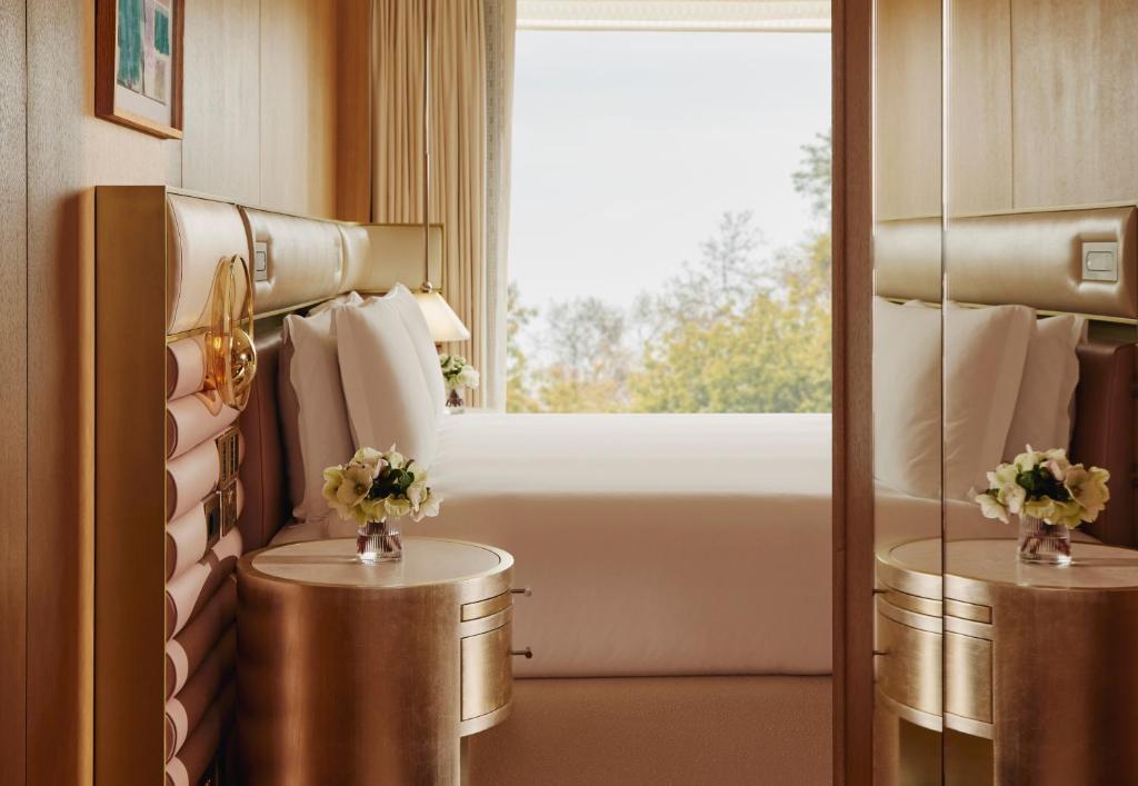 Hyde Park Balcony Suite - Image 4