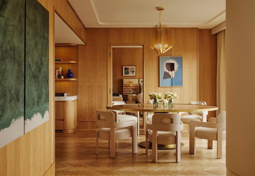 Hyde Park Balcony Suite - Image 5