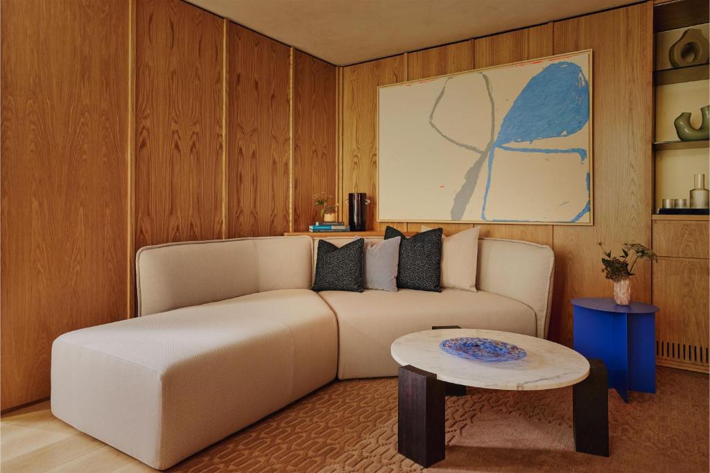 Two Bedroom Corner Suite - Image 3