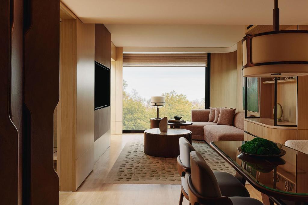 Two Bedroom Corner Suite - Image 5