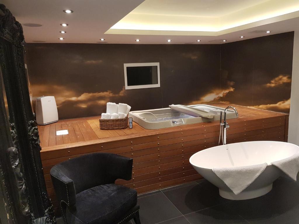 Drop Dead Gorgeous Splash Suite - Image 2