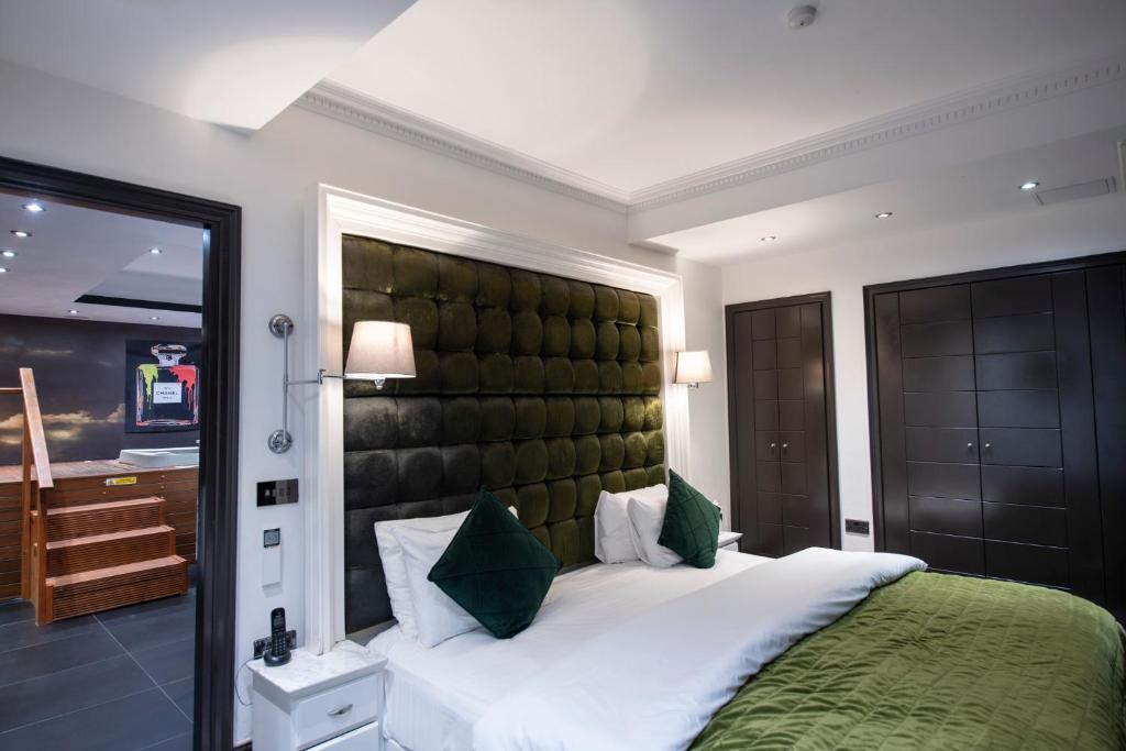 Drop Dead Gorgeous Splash Suite - Image 5