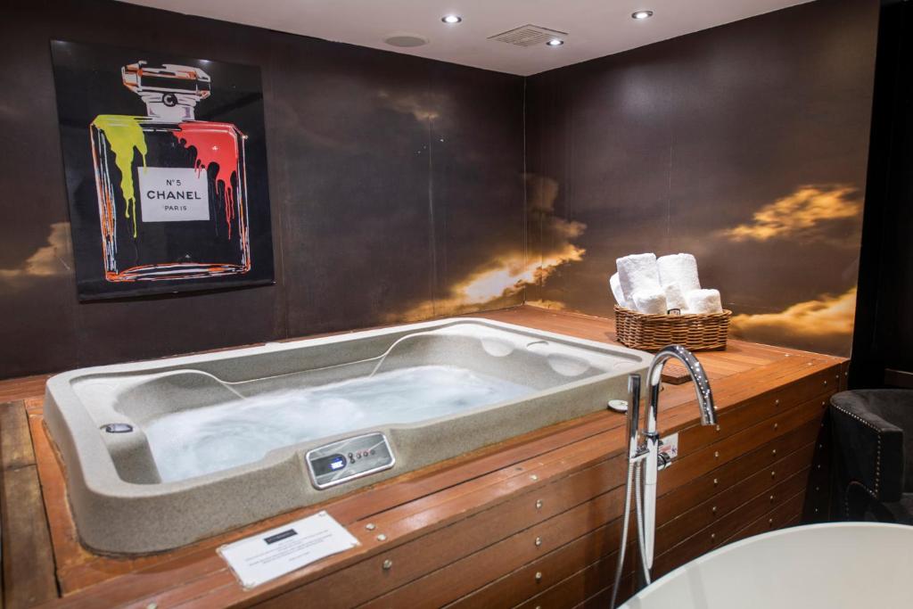 Drop Dead Gorgeous Splash Suite - Image 1