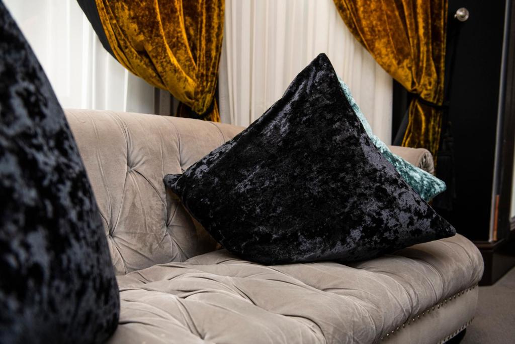 Drop Dead Gorgeous Splash Suite - Image 6