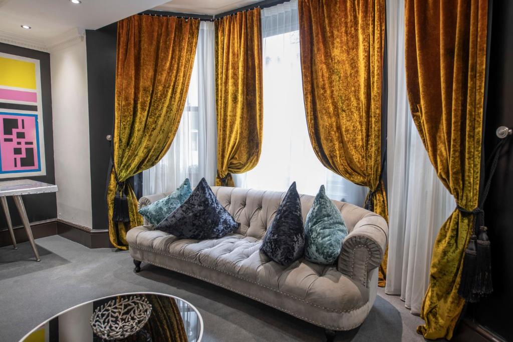 Drop Dead Gorgeous Splash Suite - Image 7