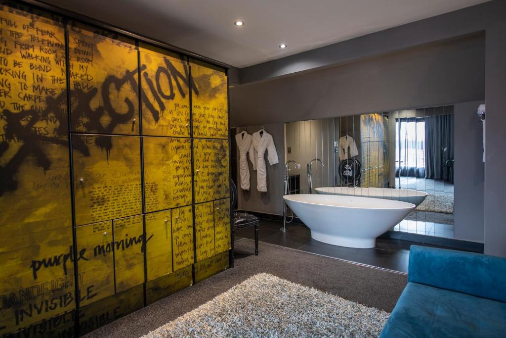 Jimmie Martin Penthouse Suite - Image 13