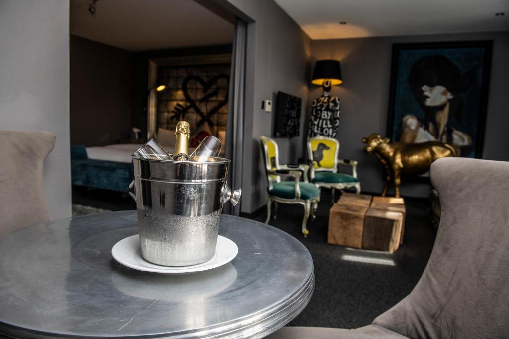 Jimmie Martin Penthouse Suite - Image 6