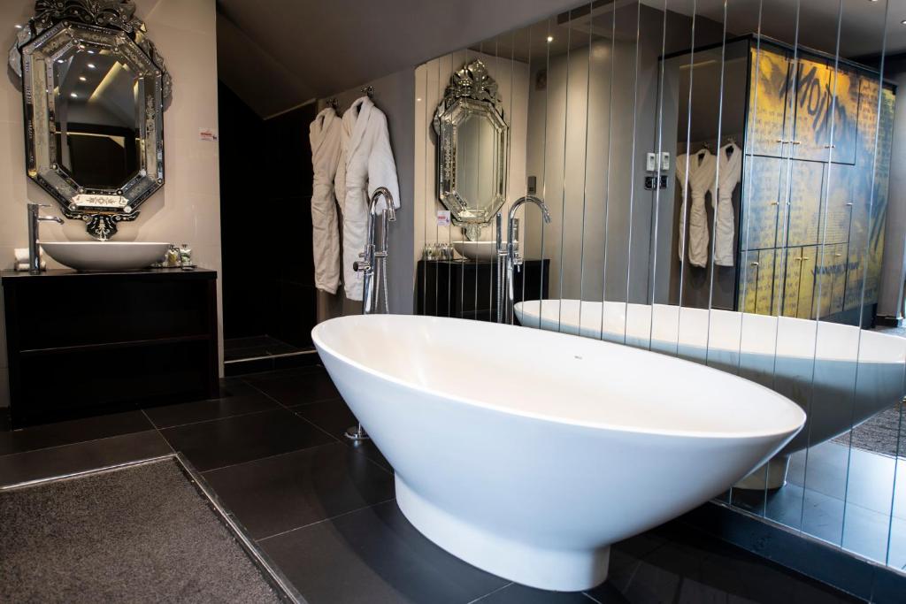 Jimmie Martin Penthouse Suite - Image 7